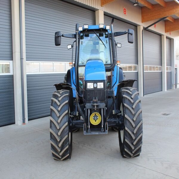 New Holland Tractor - Image 3
